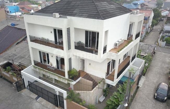 Rumah Baru Modern Tropis 3 Lantai di Hook Dalam Komplek Jatibening 5 Menit ke LRT