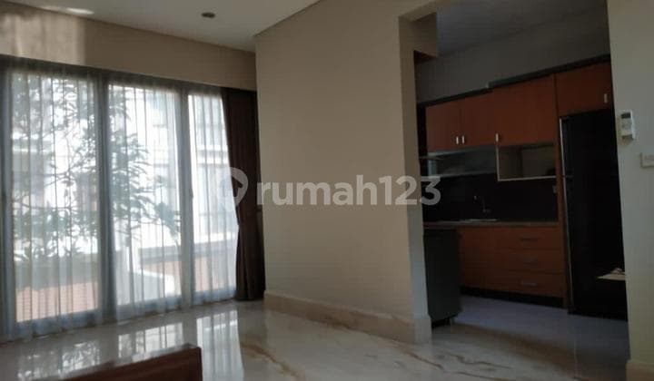 Disewakan Rumah Townhouse di Jalan Ampera Raya