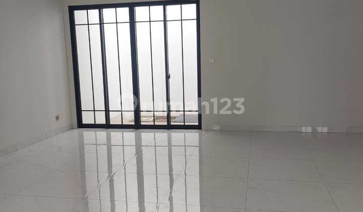 Di Sewakan Rumah Mewah dan Baru 2 Lantai di Cluster Jasmia Scg Summarecon Crown Gading Bekasi