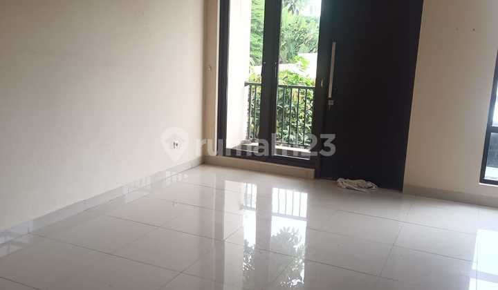 Dijual Cepat Rumah Hook Bagus , Murah & Mewah 2 LT Full Renovasi full Furnished di Cluster Asera One south