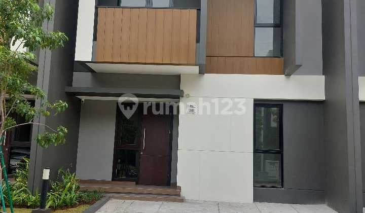Di sewakan rumah bagus 2 lantai di cluster regia scg summarecon crown gading bekasi