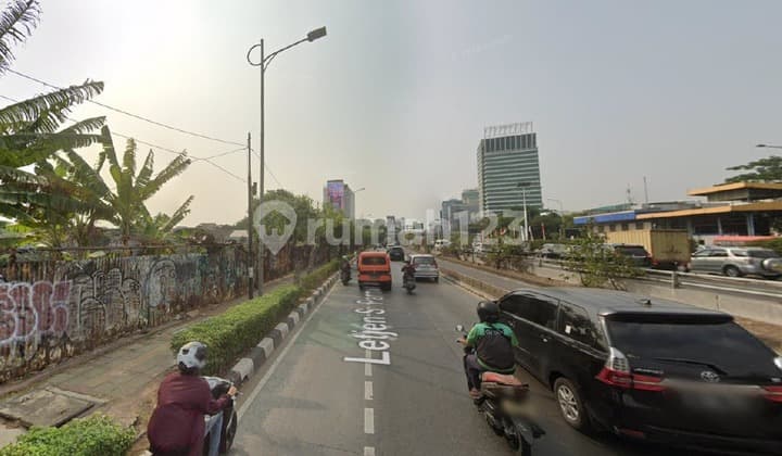 Tanah langka di Jalan Letjen S Parman ke arah Taman Anggrek