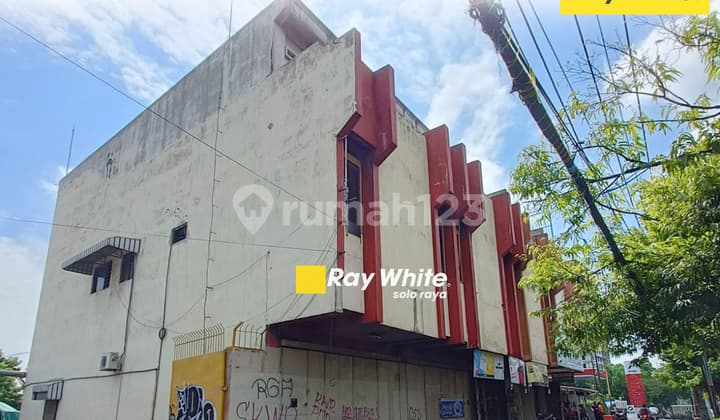 Dijual Ruko 3Lantai Potensi Usaha Dekat Kampus Jebres Solo