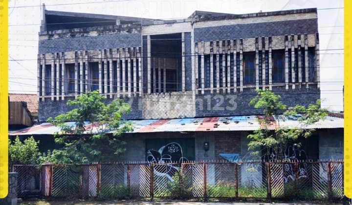 Ruko Strategis Tepi Jalan Utama Dijual di Kerten Laweyan Solo