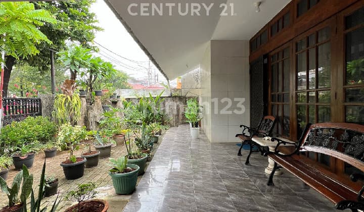 Modern Tropical 2-Story Ready-to-Occupy House in Cempaka Putih S9110