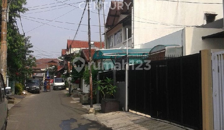 Rumah Full Furnis 2,5 Lantai Siap Huni dan Terawat di Kebon Baru