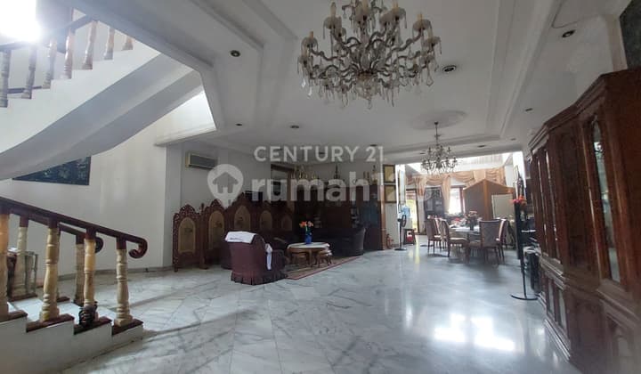 Rumah Mewah Dan Besar Dalam Komplek Di Cipinang S8371