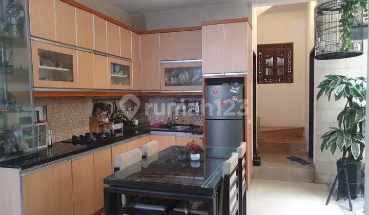 Dijual Rumah Lokasi Strategis di Tomang Mandala Jakarta Barat
