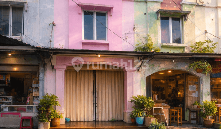 Ruko Murah 3 Lantai, SHM, Bebas Banjir, Parkir Luas, Lokasi Strategis