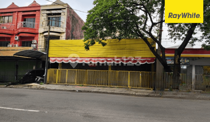 For Rent Strategic Shop House on Jalan Barata Jaya Surabaya