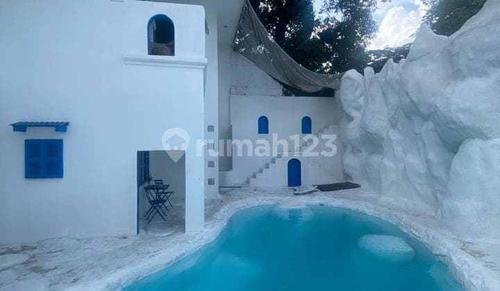 Beautiful Studio House Strategic Location with Swimming Pool in Kemang, South Jakarta