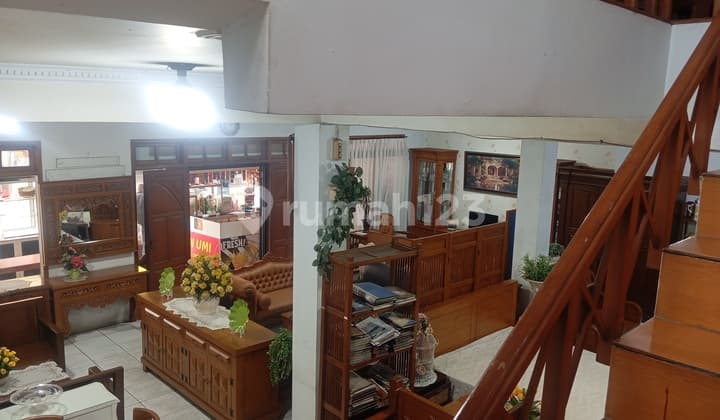 Disewakan Ruang Usaha Hoek 2 Lantai Dekat Ke Metro Soeksrno Hatta