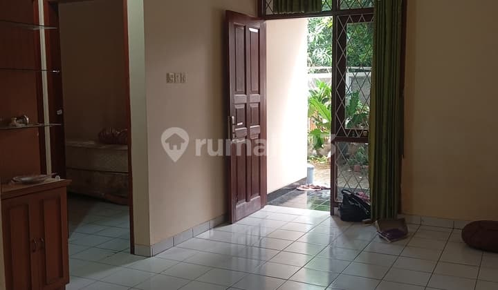 Disewakan Rumah Tenang 2 Lantai di Komplek Antapani