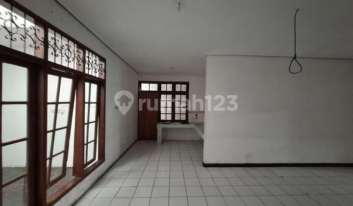 Disewakan Rumah Pinggir Jalan Utama di Antapani Dekat ke Pratista