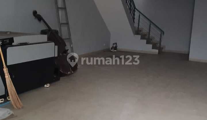 For Rent: 3-Story Shop House in Kapitol Complex, Jl. Sudirman