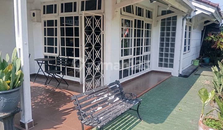 Disewakan Rumah Hoek 2 Lantai Di Antapani