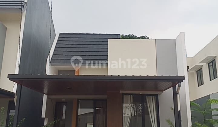 Rumah minimalis pinggir jalan raya 2 lantai di Parung, Bogor