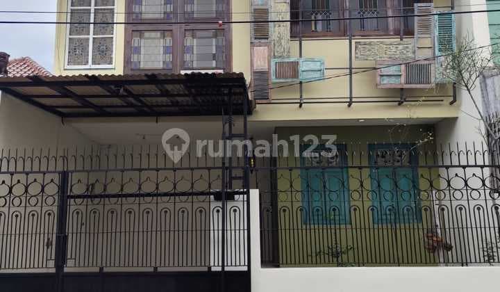 Rumah Siap Huni Lokasi Strategis Kebayoran Lama