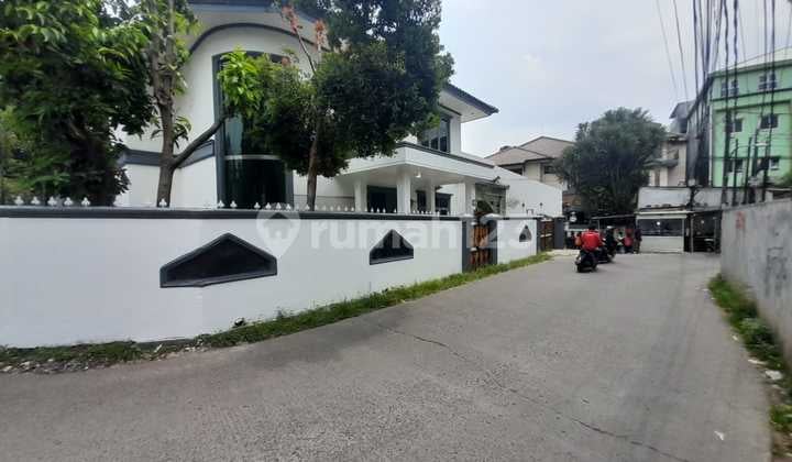 Rumah Strategis Pinggir Jalan di Cibubur Harjamukti Depok
