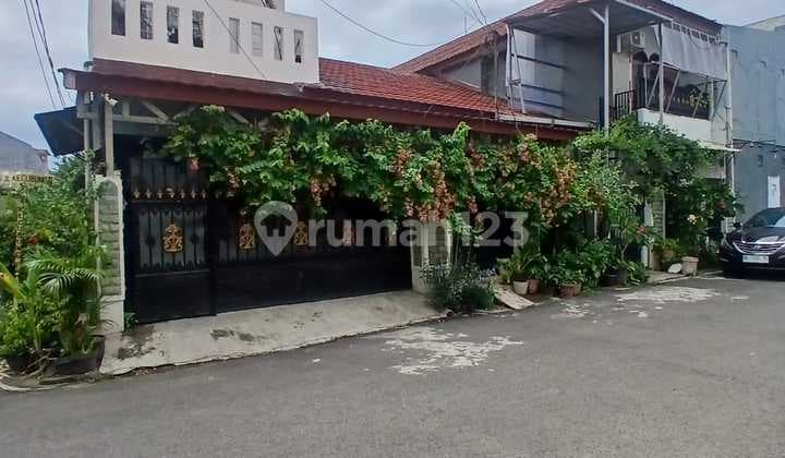 Rumah Hook Bebas Banjir di Duren Sawit Jakarta Timur