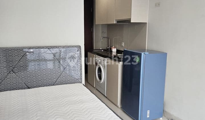 Studio Apartment 21M Ready to Occupy with Bed and Refrigerator