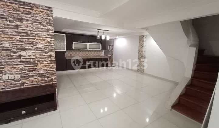 Rumah di Pelepah Indah II, Kelapa Gading Kondisi Bagus