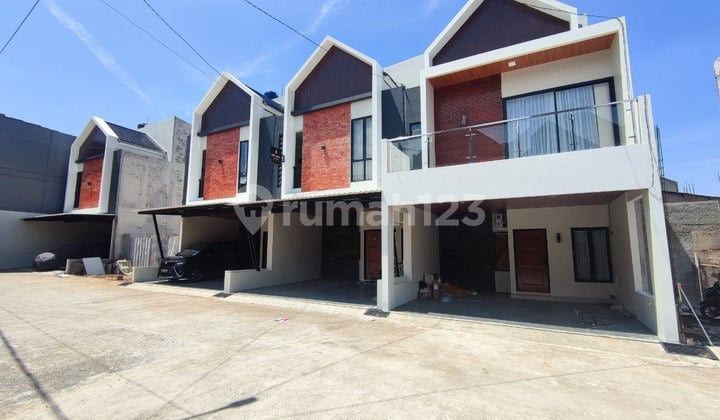 Rumah 2,5 LT bisa Custom Dekat Tol & Trans Studiciracas Jakarta Timur Cibubur