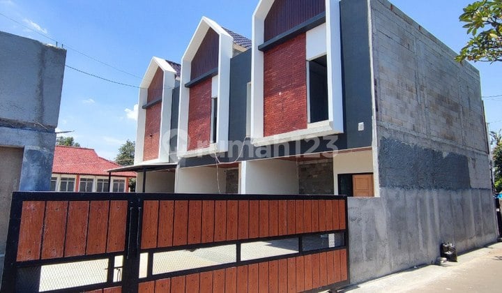 Rumah Siap Huni Dekat Palem Kartika & Tol Bambu Apus Jaktim