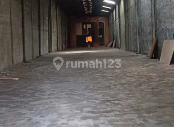 Gudang Tanjung Batu Tanjung Perak Dekat Terminal Peti Kemas Ada Pekarangan