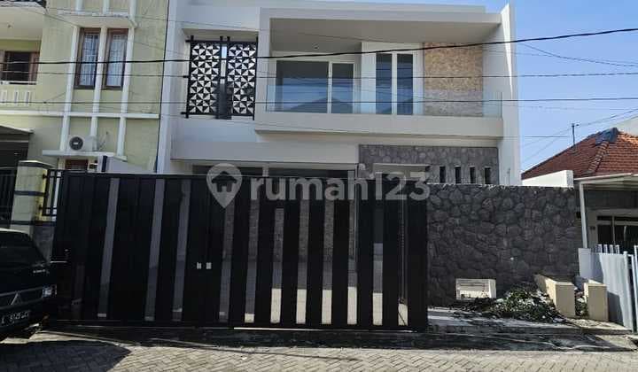 Rumah Manyar Tirtoasri Baru Bahan Premium = New Manyar Tirtoasri House Premium Materials