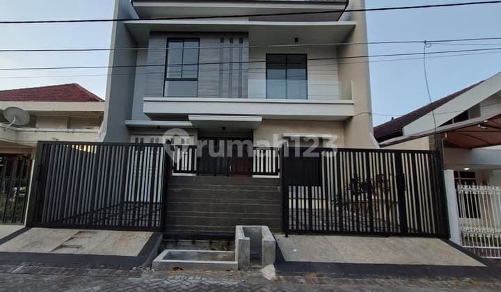 Rumah Baru Row Jalan Luas Manyar Kerta Adi Kertoadi