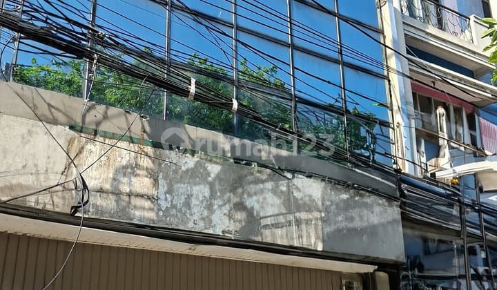 Ruko Nol Jalan Raya Dharmahusada Siap Pakai