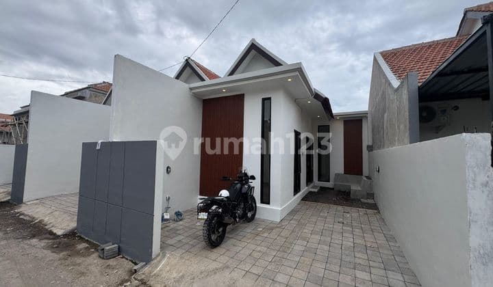 Disewakan 3 Unit Rumah Baru Full Furnished di Dekat Bundaran Renonrumah Lantai 1 di Lokasi Premiumcocok untuk Keluarga Kecil atau Mahasiswalingkungan Tenang dan Strategislokasi Terdekat:gandhi Schoolpantai Sanurplaza Renonkampus Warmadewakampus Unudbali I