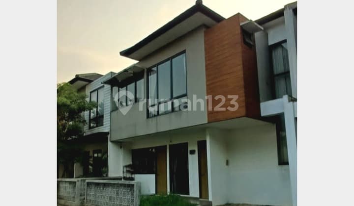 Strategic Townhouse in Bintaro near Pondok Ranji KRL