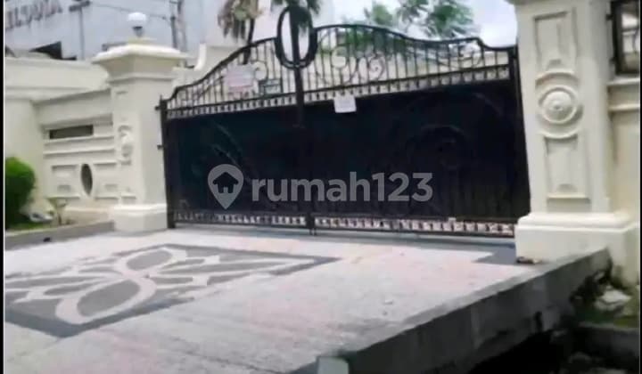 Rumah Mewah Jalan Raya Jemur Andayani
