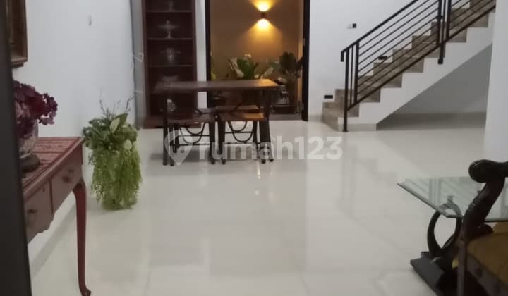 Rumah Jual Murah Lt 110 M2 di Dekat MRT Lebak Bulus