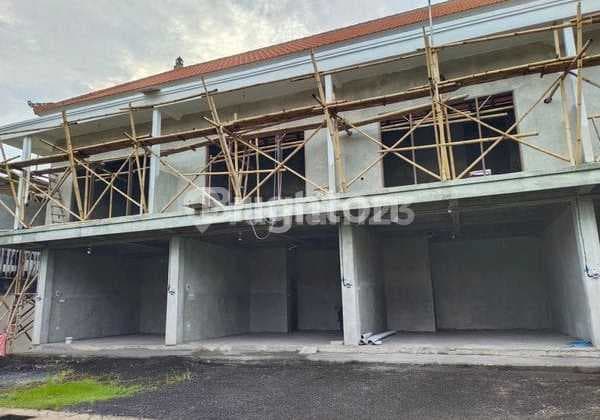 3 Shops Border Pererenan And Echo Beach Canggu