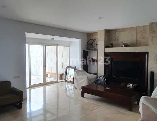 Dijual Rumah Graha Family Mewah Strategis