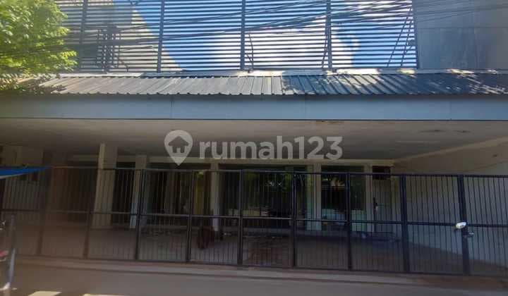 Strategic Undaan Kulon Commercial Building