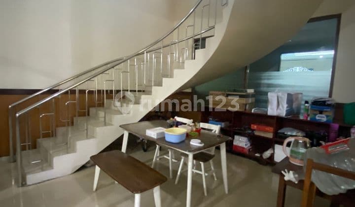 For Sale Strategic Two-Story House in Manyar Kertoadi