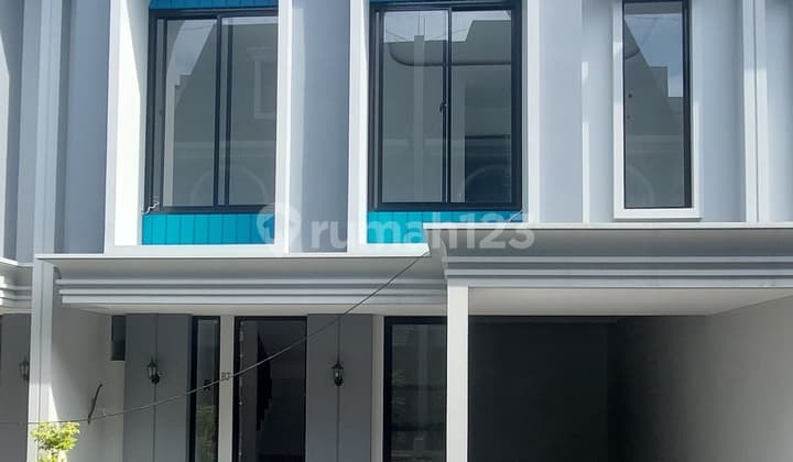 Di Jual Rumah 3 Lantai Siap Huni Dekat Pintu Tol Setu Cipayung