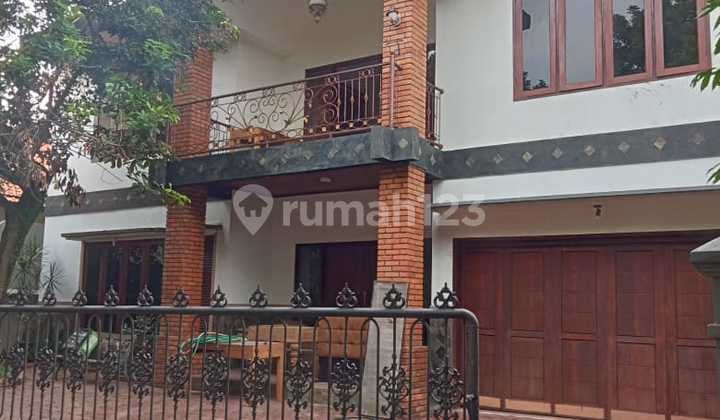 Disewakan Rumah Besar&parkir Luas Cocok Utk Tempat Tinggal/kantor