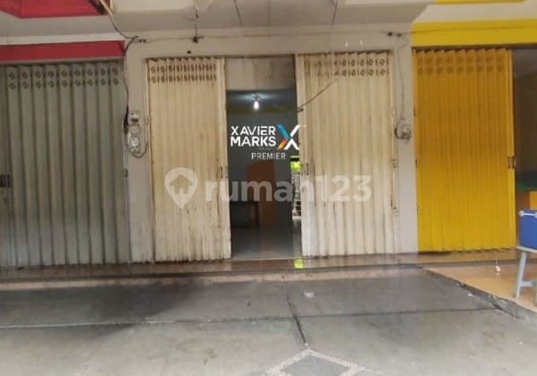 For rent, strategic location shophouse near the culinary area of Sawojajar.
