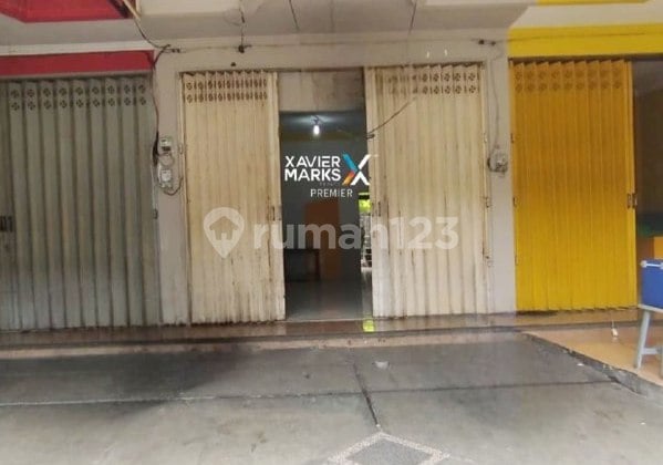 For rent, strategic location shophouse near the culinary area of Sawojajar.