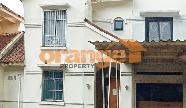 Di Jual Rumah Depan Taman Rapih Renovasi di Kota Wisata Cibubur