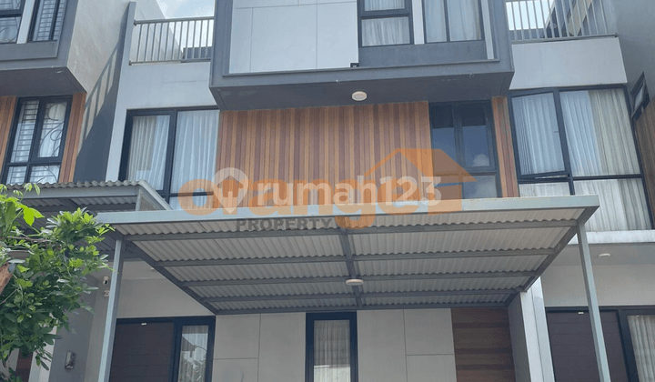 Di Jual Rumah 2 Lantai dengan Attic Room di Kota Wisata Cibubur