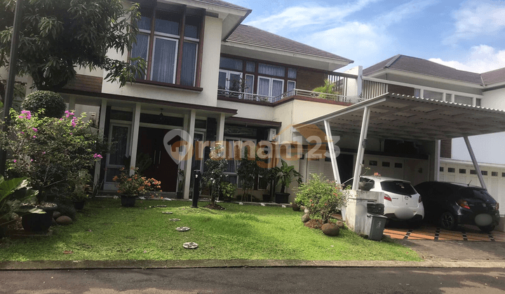 Di Jual Rumah Cantik 2 Lantai Depan Taman di Kota Wisata Cibubur