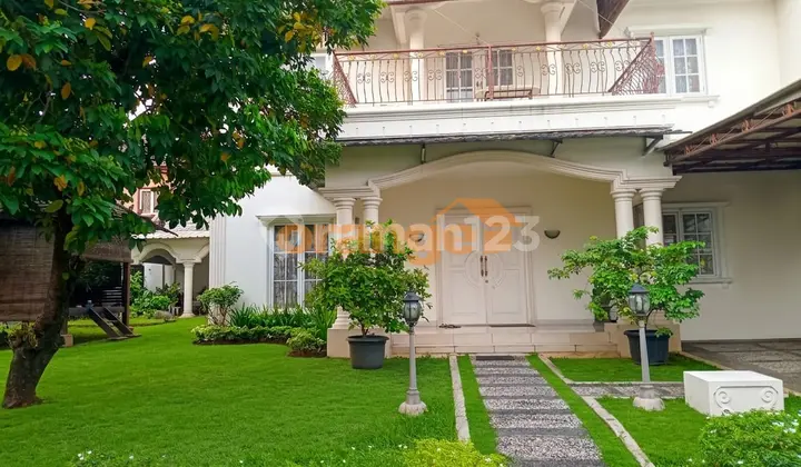 Di Jual Rumah Cantik Posisi Hook Kuldesak di Kota Wisata Cibubur