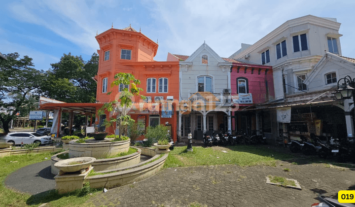 Di Jual Ruko 2 Lantai Pinggir Jalan Utama di Kota Wisata Cibubur