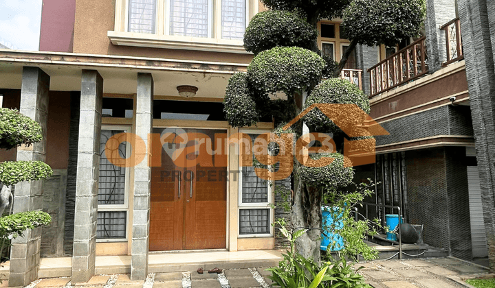 Di Jual Rumah 2 Lantai Mewah, Kolam Renang di Kota Wisata Cibubur